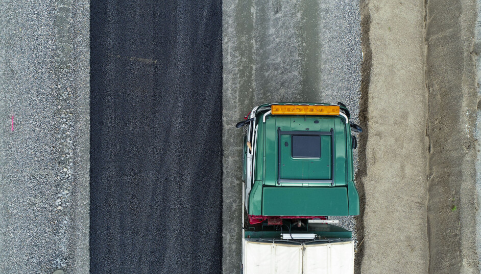 Arbetet med asfalteringen av E6:an har dragit ut på tiden. Arbetet med asfalteringen av E6:an har dragit ut på tiden.
