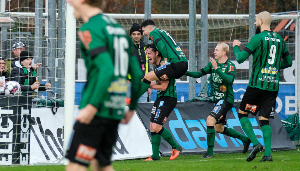 Varbergs Bois Robin Tranberg, Ismet Lushaku, André Boman och Robin Simovic firar 1-0 i kvalmötet mellan Varbergs Bois och Östers IF på Varberg Energi arena.