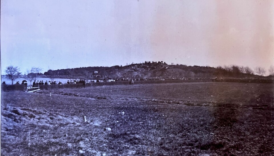 Påskberget sett från stan. Bebyggelsen hade inte etablerat sig på markerna mot centrum.