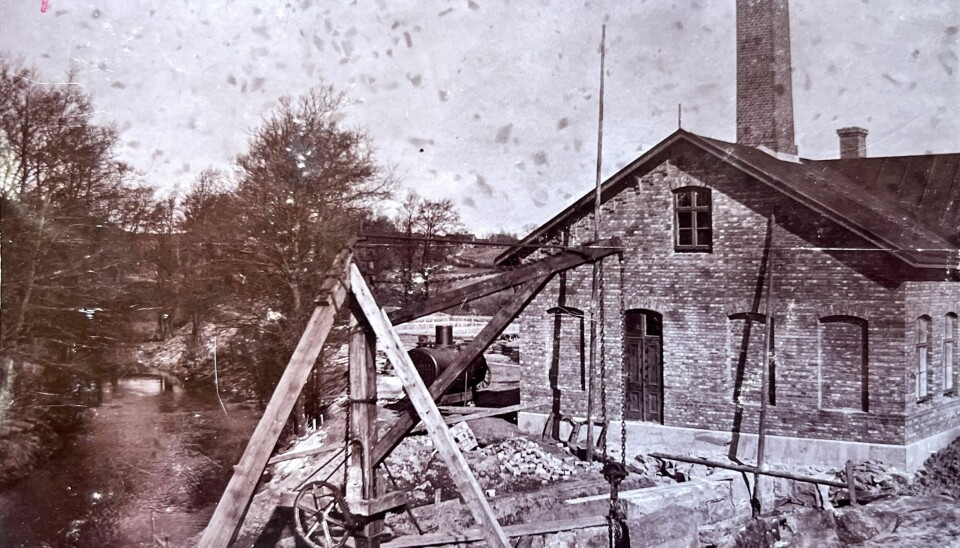 Byggnaden vid Kvarnagården börjar ta form, mars 1899.