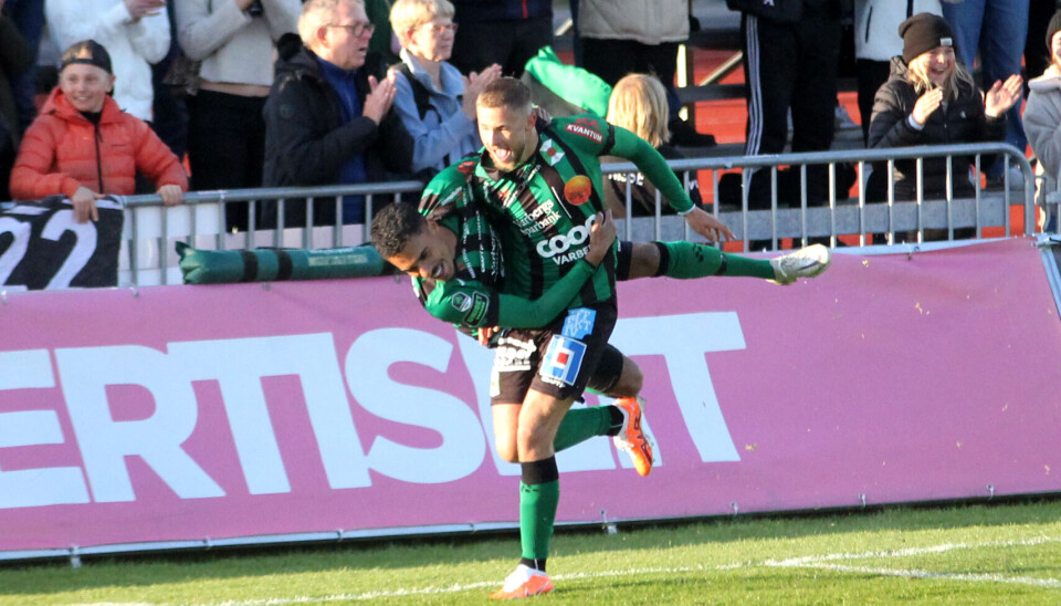 Oliver Alfonsi firas efter 1-0-målet av Elíton Júnior Oliver Alfonsi firas efter 1-0-målet av Elíton Júnior