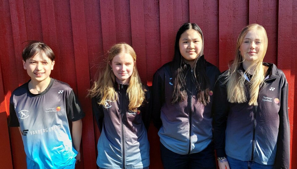 Fyra hopp i Yonex International - alla från Bua. Från vänster Anon Hilmersson, Maja Gustafsson, Nellie Griffith och Emmy Gustafsson Fyra hopp i Yonex International - alla från Bua. Från vänster Anon Hilmersson, Maja Gustafsson, Nellie Griffith och Emmy Gustafsson