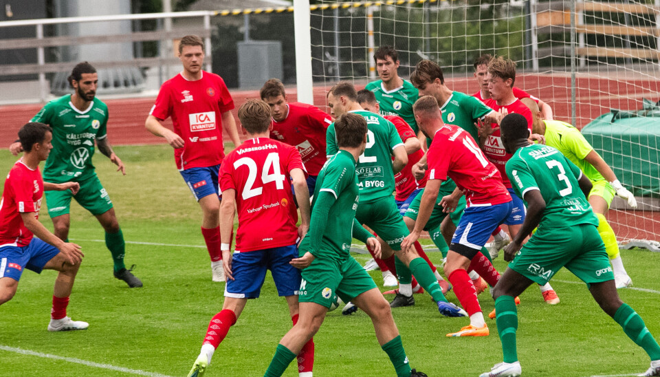 Den stora bolljakten i Gifs straffområde. Den stora bolljakten i Gifs straffområde.