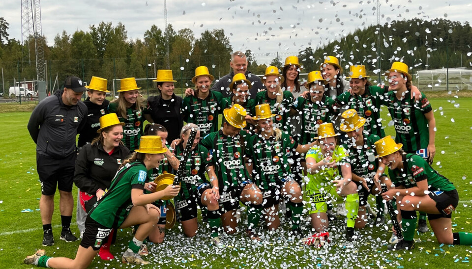 Bois firar seriesegern på Hedevi i Ullared. Bois firar seriesegern på Hedevi i Ullared.
