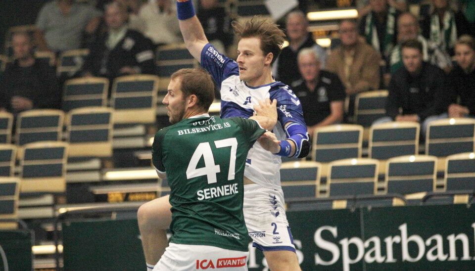 Filip Berentsen försvarar. Filip Berentsen försvarar.