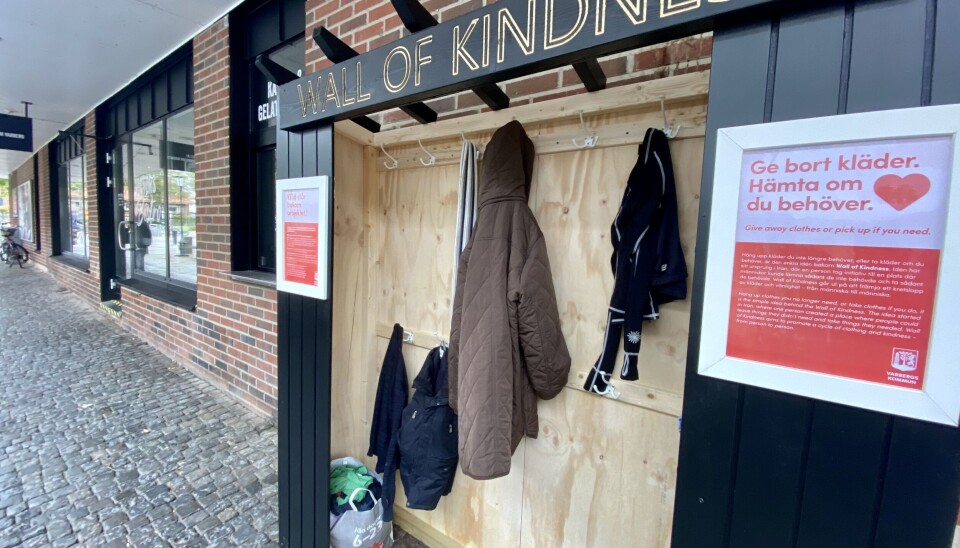 En ”vänlighetsvägg” har satts upp på Torggatan. En ”vänlighetsvägg” har satts upp på Torggatan.