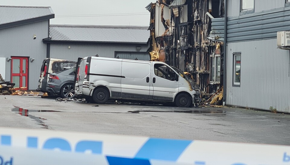 Vid en brand på måndagskvällen skadades en industrilokal på Varberg Nord. Branden började i en parkerad bil. Vid en brand på måndagskvällen skadades en industrilokal på Varberg Nord. Branden började i en parkerad bil.